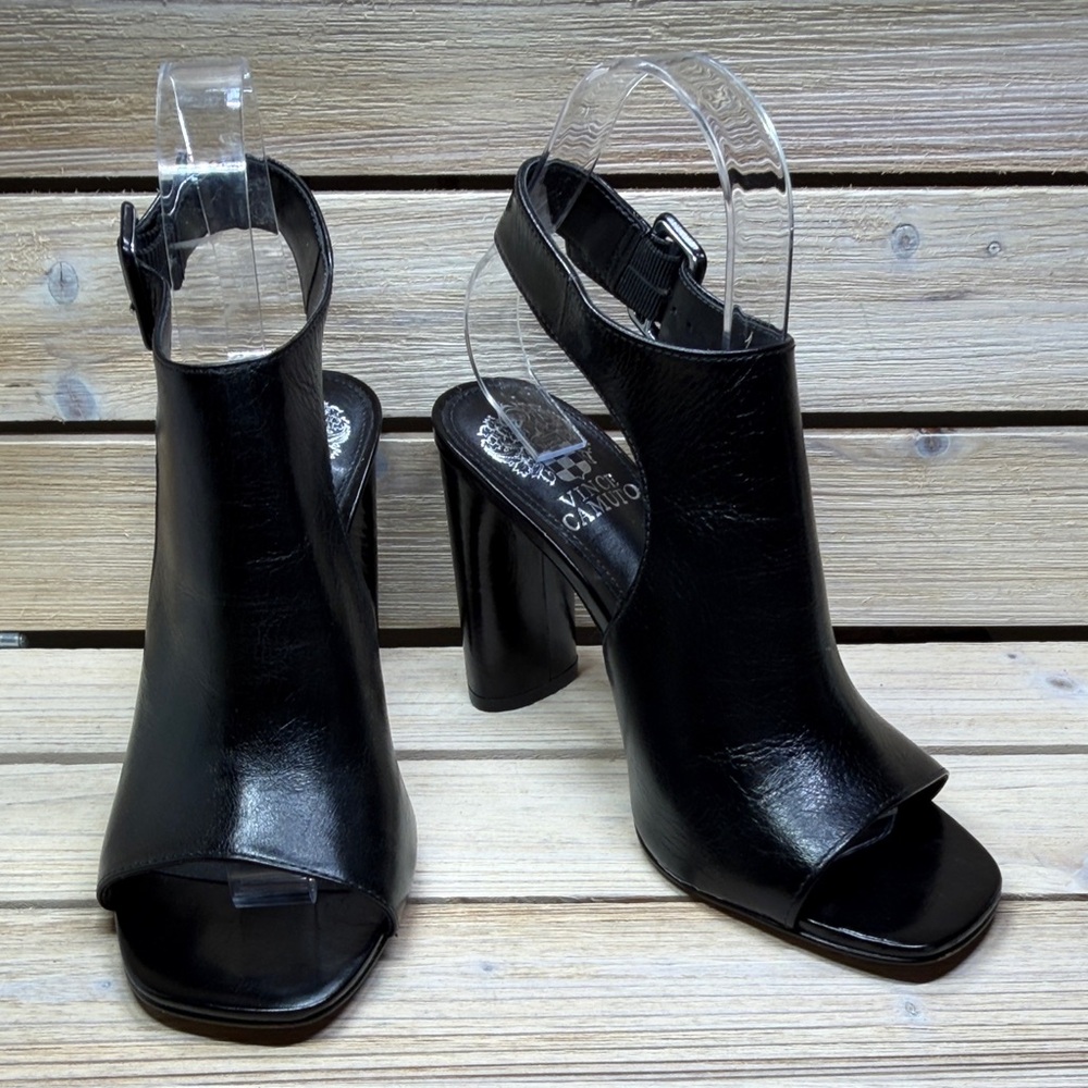 Vince Camuto
Women's Crebellan Slingback Hooded Dress Sandals Size 6M